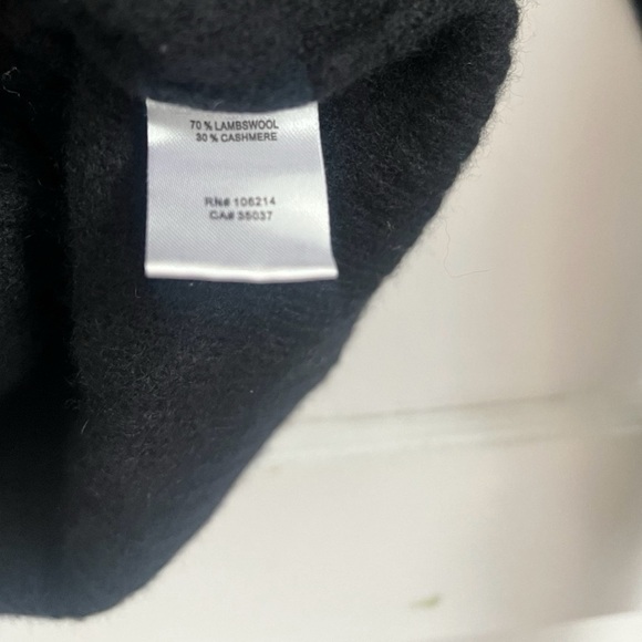 Joe’s Lambswool Cashmere Wool Black Zip Up
Sweater Size L $238 - Picture 2 of 3